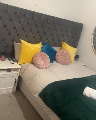 Spacious Double Room in prime location London