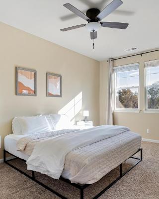 High End Midtown Home With Fireplace And Ensuite Baths