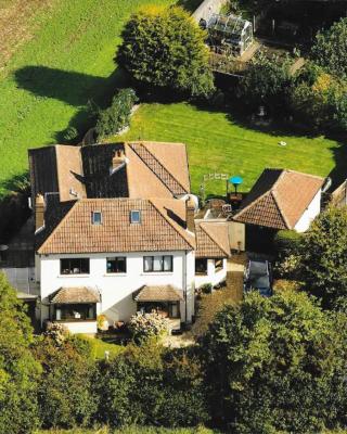 WILLOW RIDGE - a large country house with 3 rental rooms