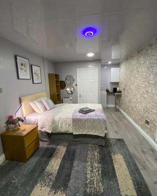 Private bedroom near NEC, Birmingham airport,city centre