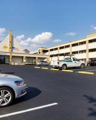 Super 8 by Wyndham WestEnd Alexandria,VA Washington DC Area