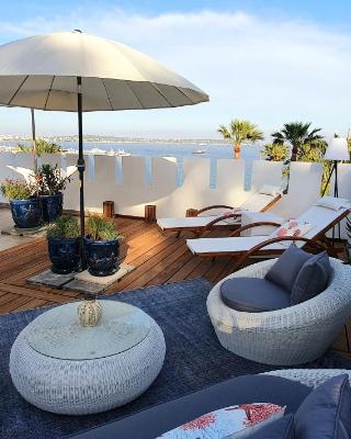 Best seaview Penthouse+77m2 privat roof terrace near beach and Cannes