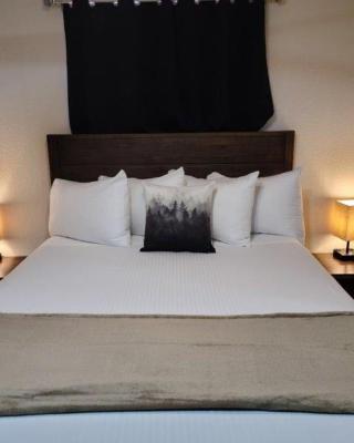 070B Grand Canyon Suite with Kitchenette near South Rim Sleeps 4