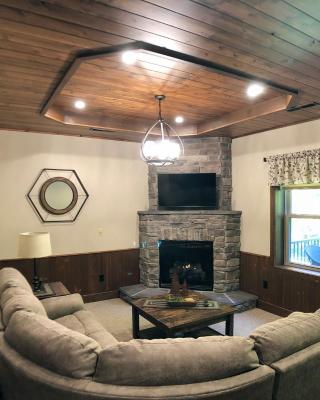 Sojourner's Lodge & Log Cabin Suites