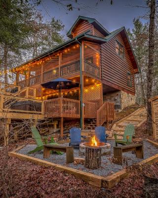 New! Treetop Cabin - Hot tub, Firepit & Fast WiFi