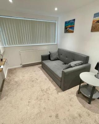 *Close to Beach* One Bedroom Suite with Parking
