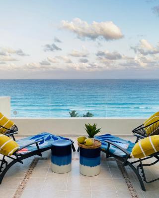 Beachfront Three-Story Coastal Penthouse, 3BR-3BA