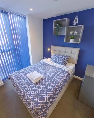 Signature House - Contemporary Studios in Coventry City Centre, free parking, by COVSTAYS