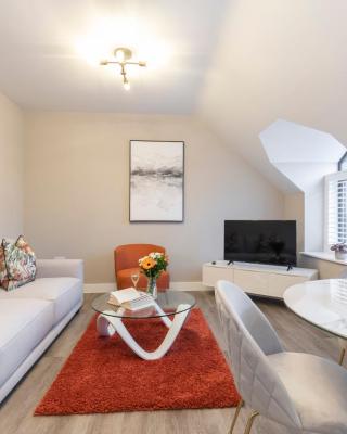 Elliot Oliver - Stylish Loft Style Two Bedroom Apartment With Parking
