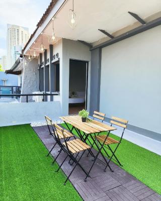 Gurney Coast Guest House by Sky Hive