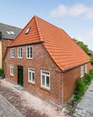Pet Friendly Home In Højer With Kitchen