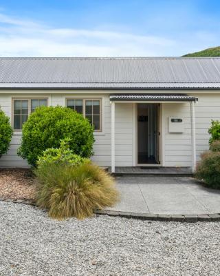 Gold Rush Cottage - Arrowtown Holiday Home