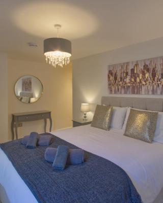 Marina Walk, New Luxury Coastal Apartment in The English Riviera, close to the Shops, Bars and Restaurants with Torquay Marina and Torre Abbey Sands Beach a short walk away!