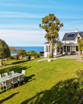 The Professor's Beach House - Brighton Home