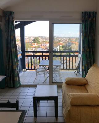 Appartement avec Terrasse et Piscine à Guéthary, Proche Plages - FR-1-239-604
