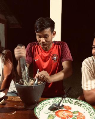 Vera Sunset homestay local experience with lao family
