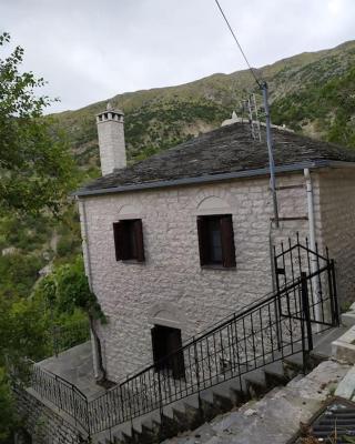 Κάσα ανοάστρα (casa anoastră), Syrrako Ioanninon