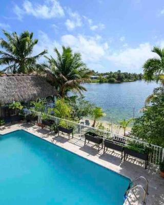 Lakefront Duplex with Pool between Miami & Florida Keys 4 Bedroom 2 Bathroom