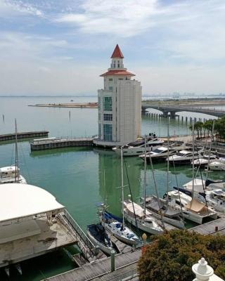 Seaview Waterfront at Straits Quay Free Carpark Bathub
