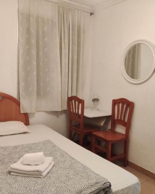 30-3- Бюджетная КОМНАТА в квартире для 2 человека, Alicante