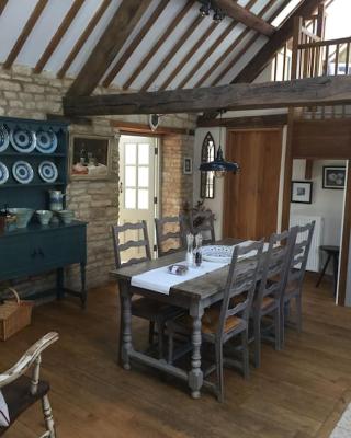 3 BEDROOM 5* BARN CONVERSION COTSWOLDS