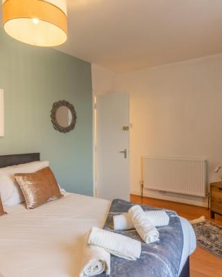 "Furnished Rentals Direct" DominionHouse cul-de-sac Home for 6 people in Anfield near LFC, Goodison Park, Free Street Parking, Suits Travellers, contractors and Family, Near Football action and 10 minutes drive to Liverpool City Centre