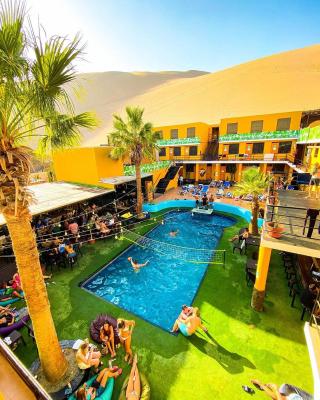 Wild Rover Huacachina