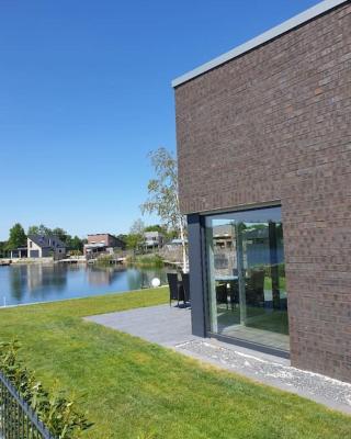 Ferienhaus mit privatem Seezugang, Sauna, Strand, Wassersport, Ruderboot, Stand Upp