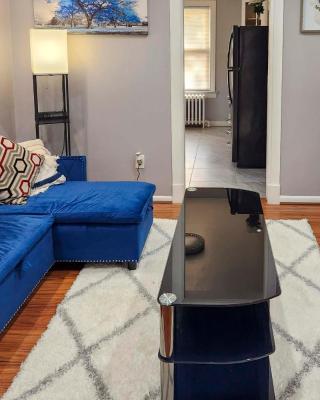 11 Mi to Manhattan Pet-Friendly Duplex with Yard!