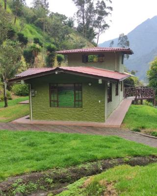 "Casa Verde" en Baños de Agua Santa con vista al volcán Tungurahua