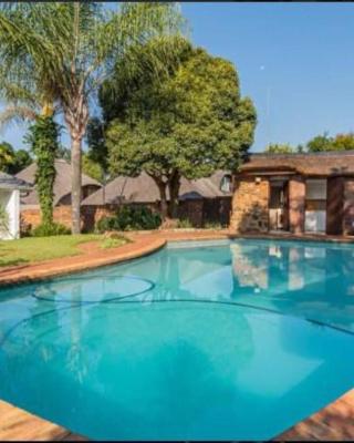 Entire Villa in Secured Estate near Menlyn Maine