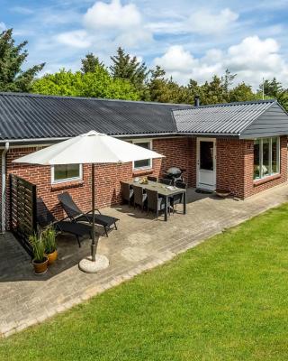 Beautiful Home In Ringkøbing With Wifi