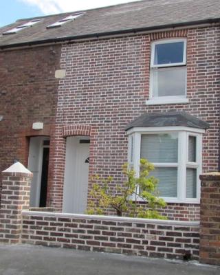 Welcoming cottage in Chichester near City Centre