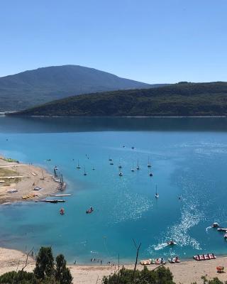 Les Gites du Verdon, côté lac (studio et T2)