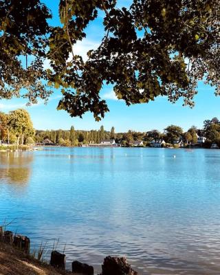 GENVAL - THE LAKE SIDE HOUSE