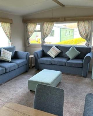 Leylandii 2 Bed Holiday Home in picturesque town.