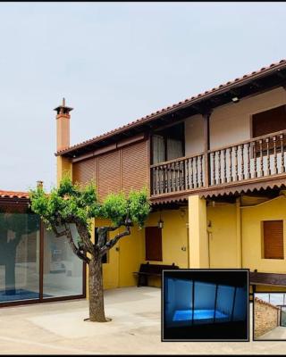 Astorga. León. Piscina. Casa Val de San Lorenzo.