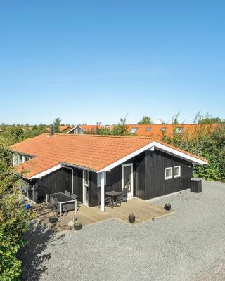 Three-Bedroom Holiday Home In Vaggerlose