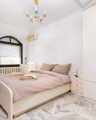 Spacious 2-Bedroom Maisonette in City Centre