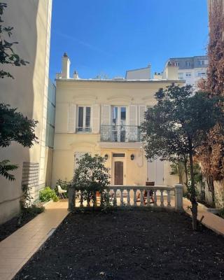 Maison Ancienne à côté des Champs Elysees