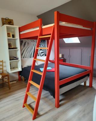 Studio au 2e étage de notre maison de ville