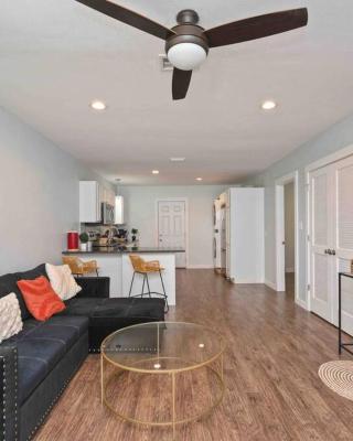 Stylish 2 bedroom home close 2 dtown, nas, and bch
