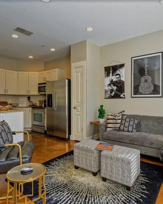 Cashville - Stylish Condo Minutes from Broadway