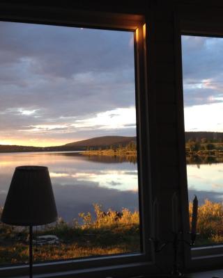 Lakeside cottage in Lapland with great view