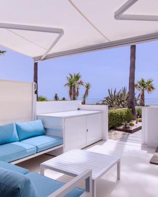 Beautiful 2 bedrooms town house. Frontline beach