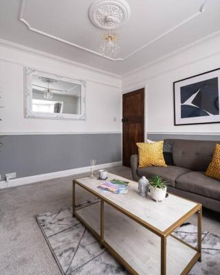 Stunning 2 Bed House-Long Stay Offer-Parking
