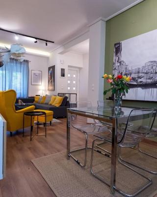 Downtown luxury apartment with backyard