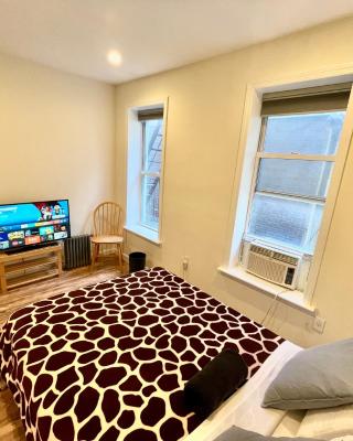 Elegant Private Room close to Manhattan! - Room is in a 2 bedrooms apartament and first floor with free street parking
