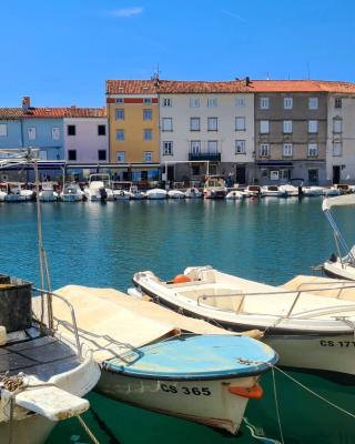 Amorino Cres - Old Town House