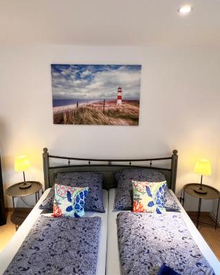 Ferienwohnung Elfriede - WLAN, 2 Bäder, Küche, Freisitz, 2 Parkplätze, im Ortskern